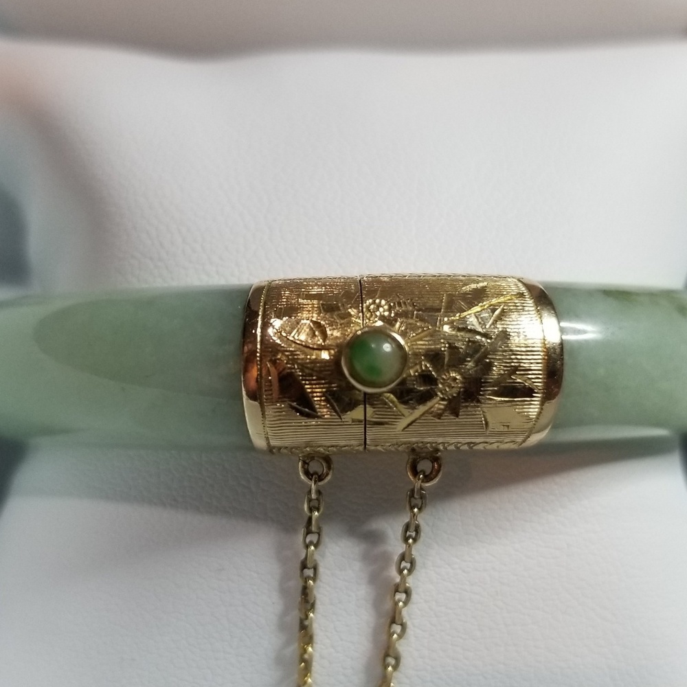 Antique 14K Gold and Green Jadeite Bracelet